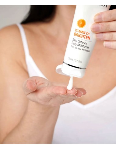 Super Facialist Vitamin C Brighten Skin Defence Daily Moisturiser Super Facialist Vitamin C Brighten Skin Defence Daily Moisturiser