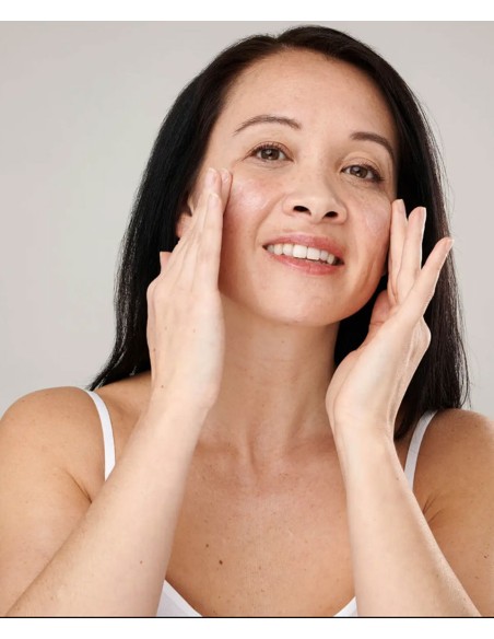 Super Facialist Vitamin C Brighten Skin Defence Daily Moisturiser Super Facialist Vitamin C Brighten Skin Defence Daily Moisturiser